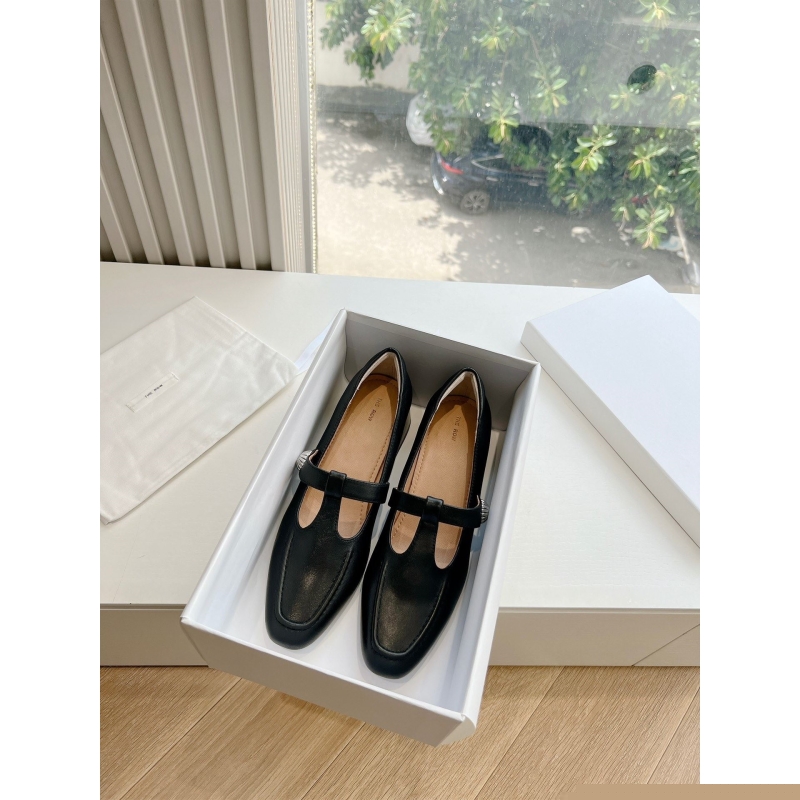Other flat shoes